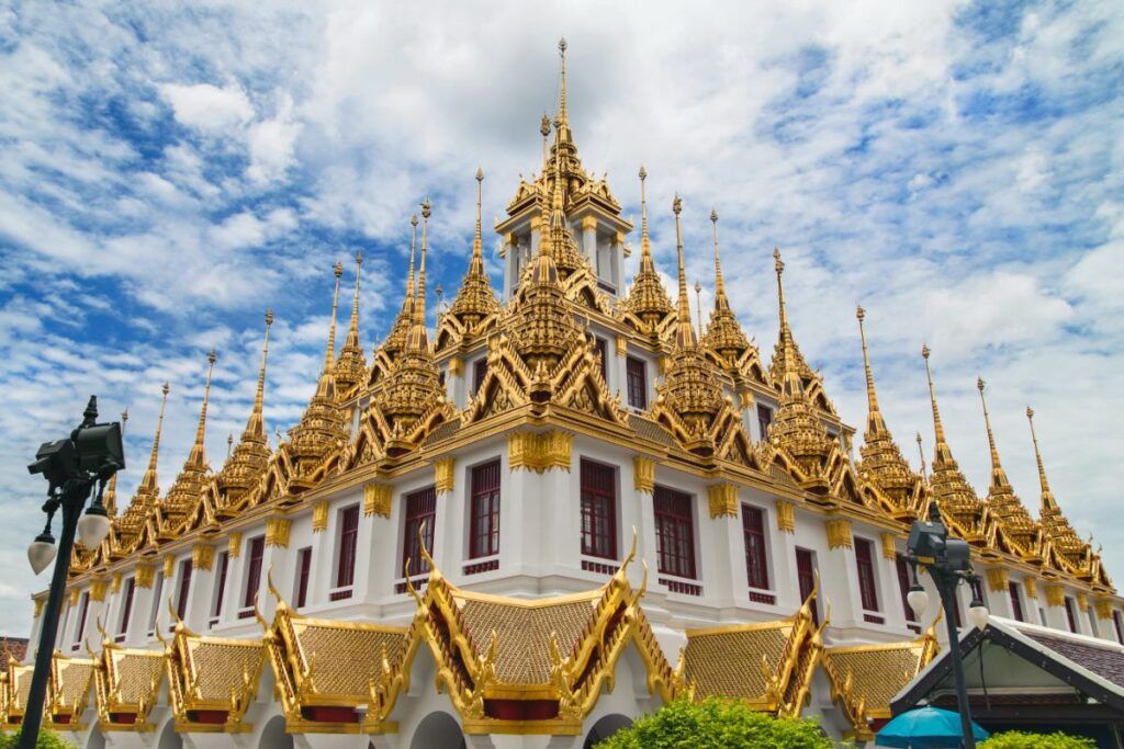 Loha Prasat, conosciuto anche con il nome di castello di metallo