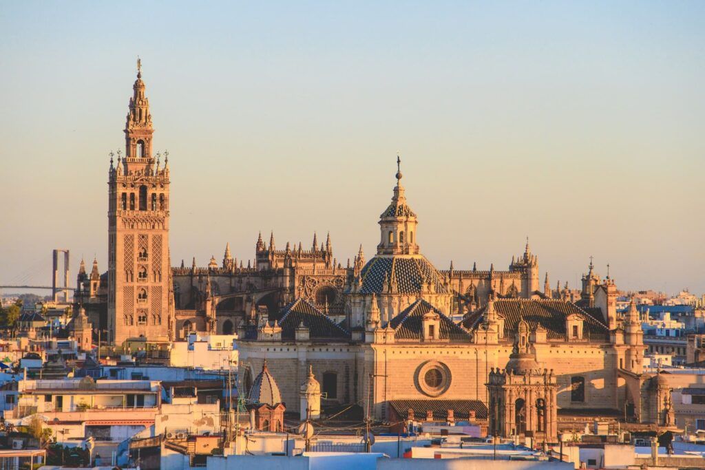 Vista della cattedrale e della torre Giralda
