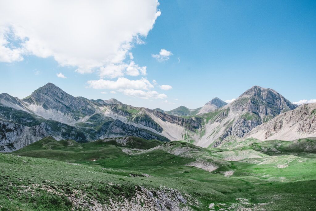 Uno scorcio del Parco del Gran Sasso in Abruzzo con le sue cime aspre