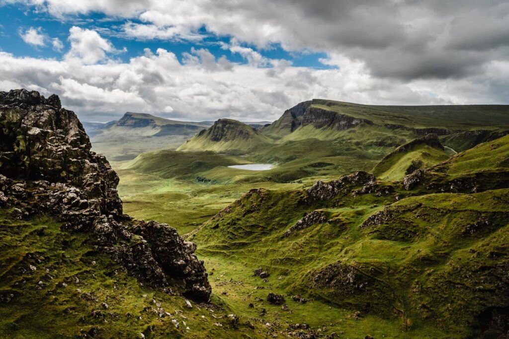 Panorama della Penisola del Trotternish sull'Isola di Skye, in Scozia a maggio