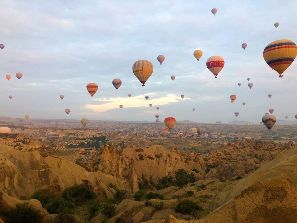 Il cielo a Cappadocia ricoperta di mongolfiere - Immagine WeRoad