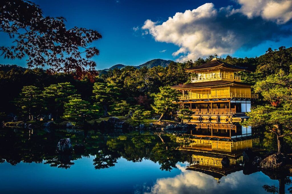 Il tempio d'oro a kyoto
