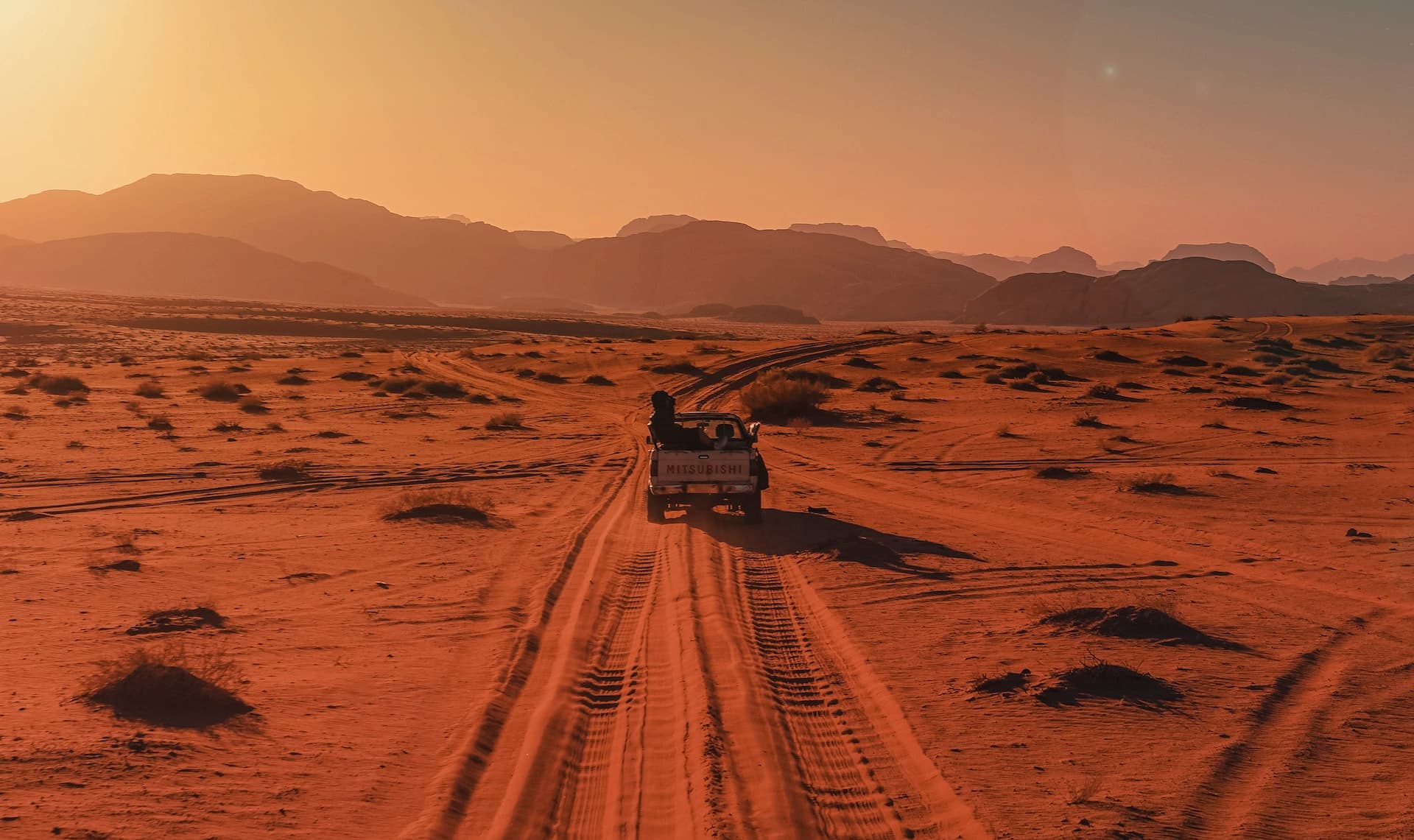 Jeep nel deserto in Giordania