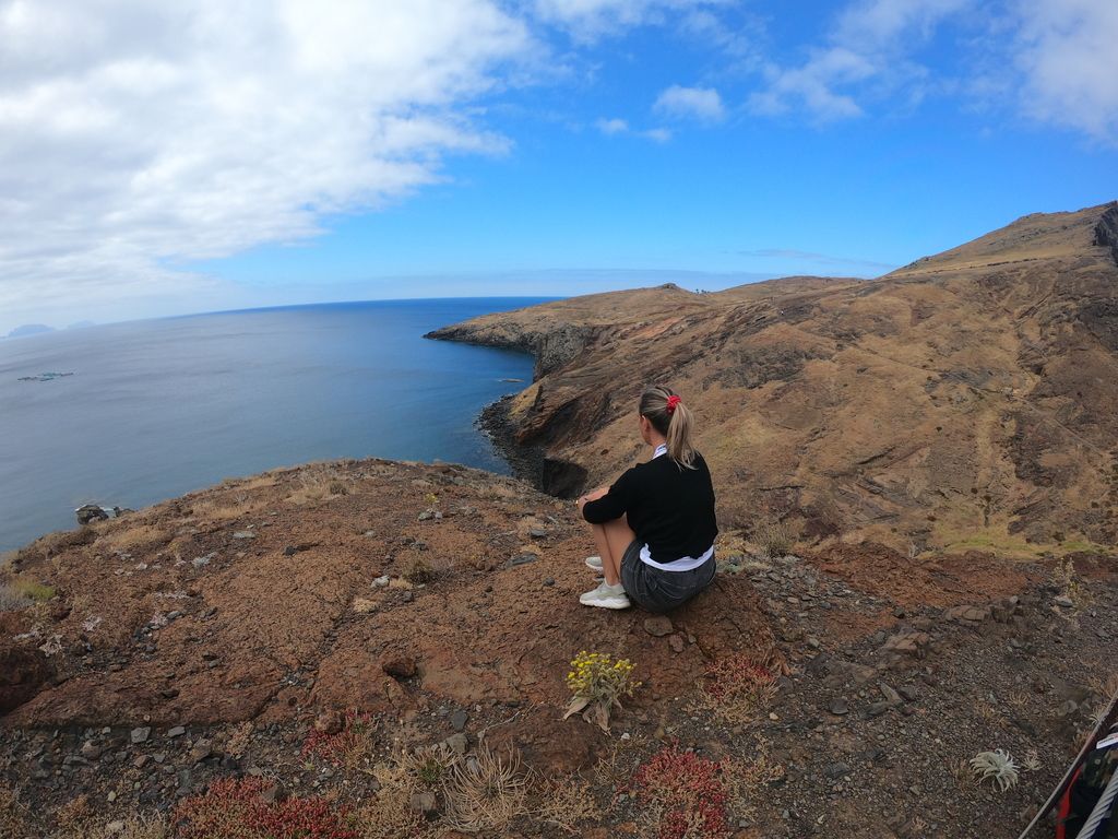 Foto del mare e dell'inconfondibile costa di Madeira