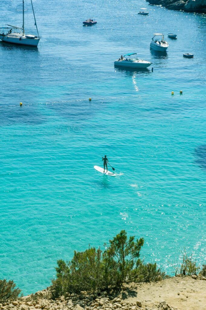 fare paddleboarding a Ibiza
