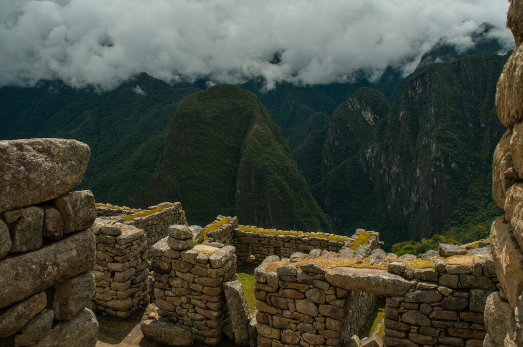 Vista dall'alto delle rovine del Machu Picchu