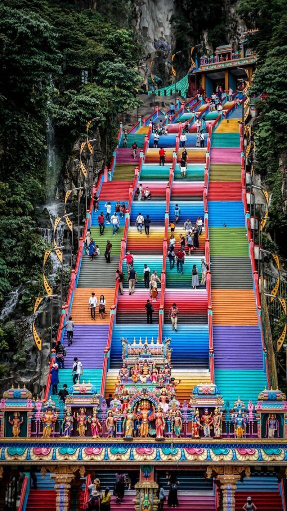 Le coloratissime Batu caves