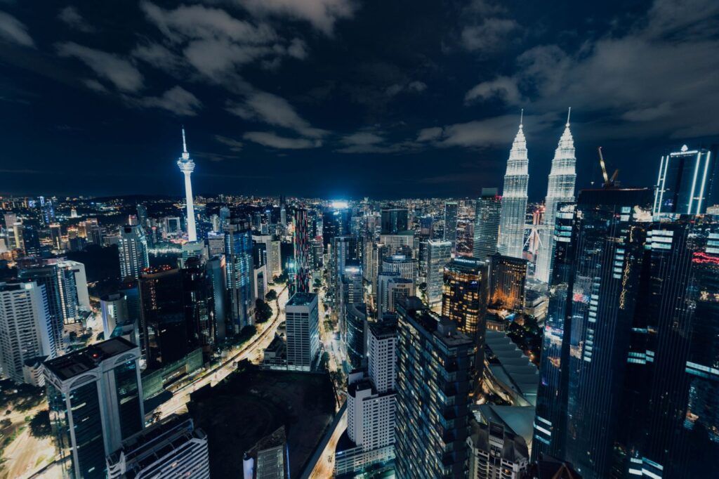 Vista panoramica di Kuala Lampur di notte