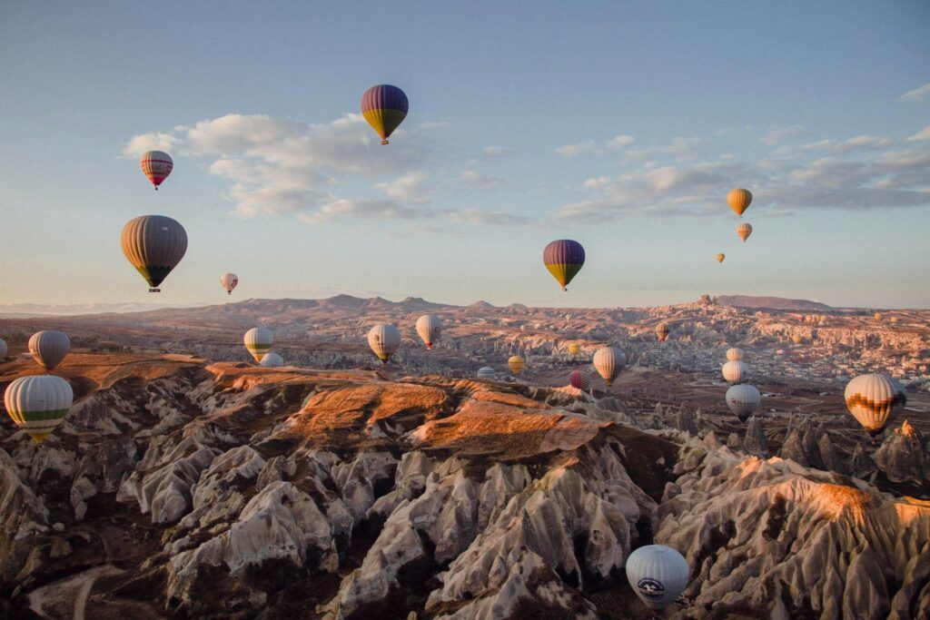 Mongolfiere sulla Cappadocia al tramonto
