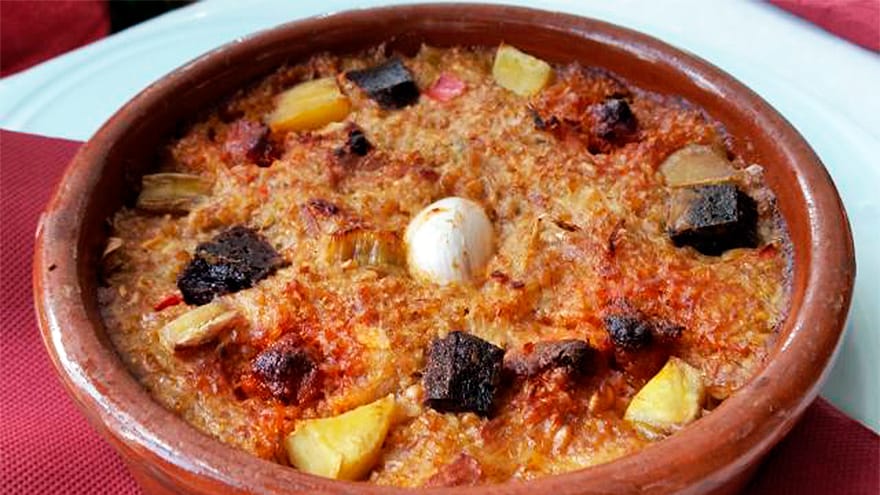 arroz de la tierra servito in terracotta