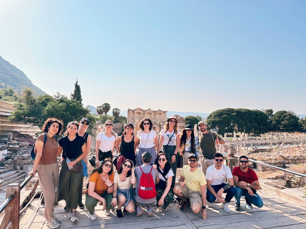 gruppo di viaggiatori a Efeso