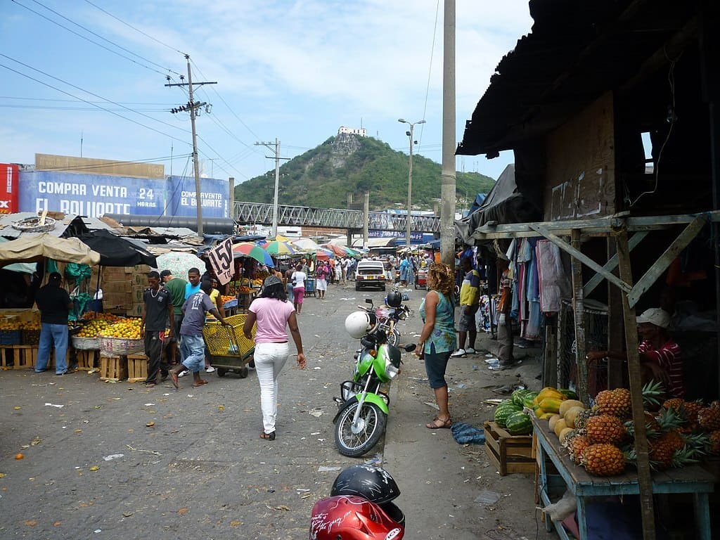 Mercato popolare del quartiere Bazurto