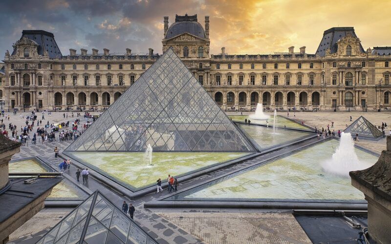 Piramide del Louvre, Parigi