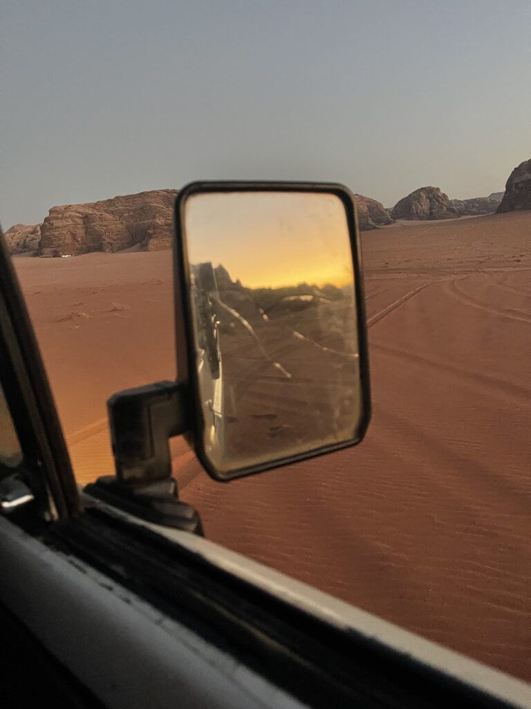 Tramonto nel deserto Wadi Rum
