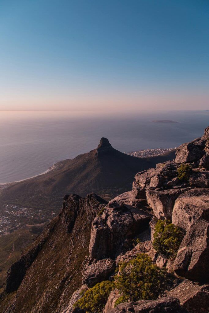 Vista panoramica di Lion’s Head al tramonto da Table Mountain