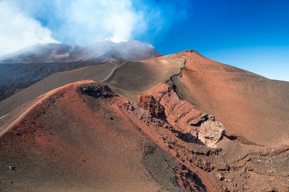 Etna sentieri di terra nera e percorsi naturalistici