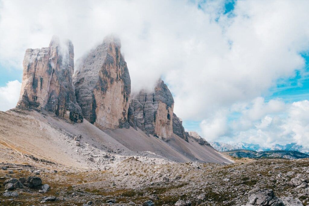 Tre Cime di Lavaredo avvolte dalle nuvole
