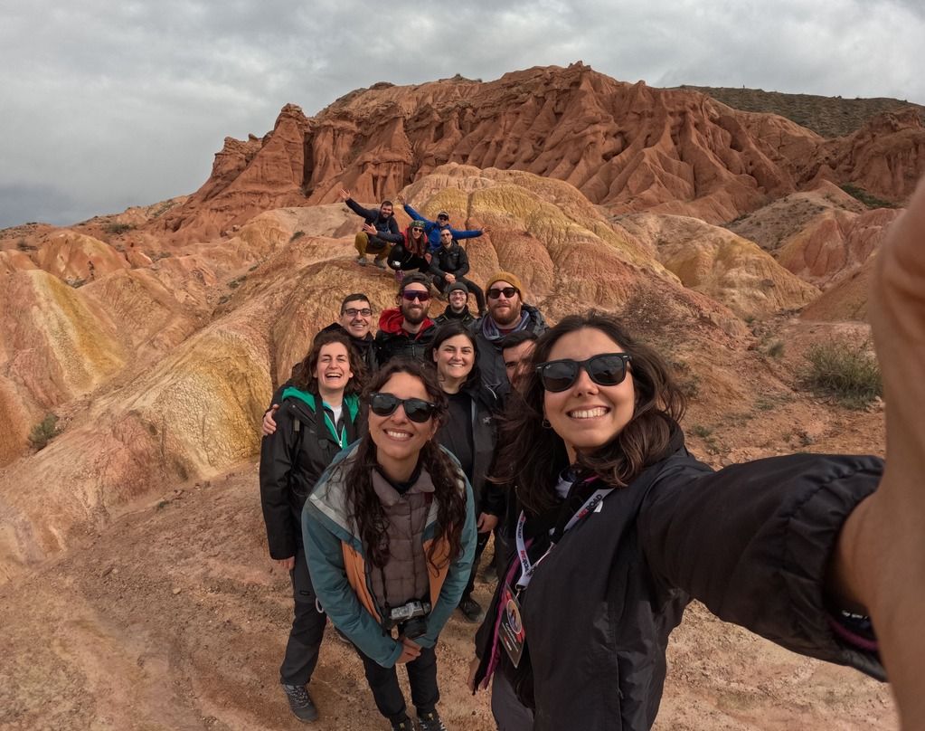 Gruppo WeRoad durante un trekking in Kirghizistan.
