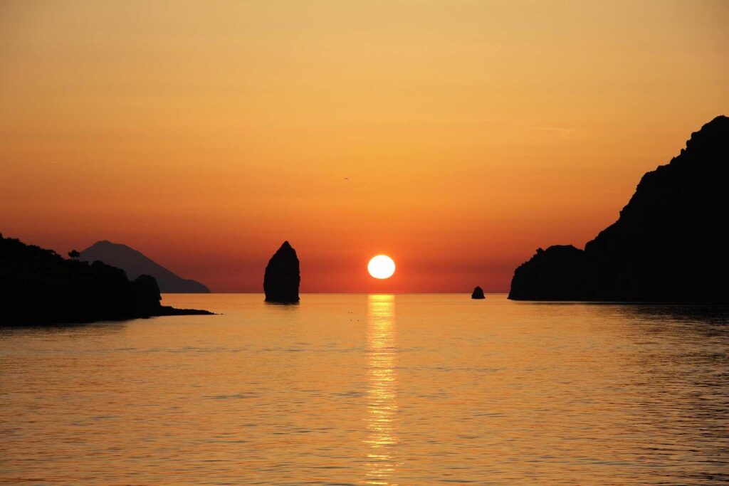 Isole Eolie al tramonto.