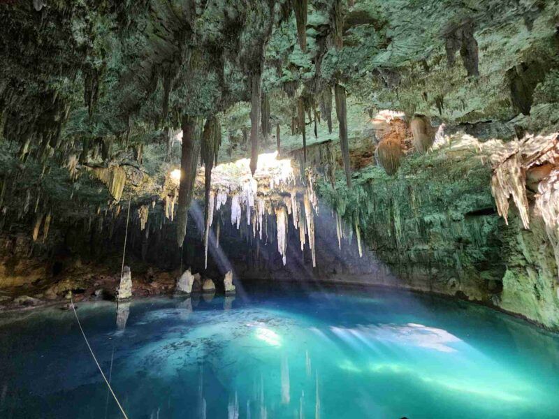 Atmosfera magica in un Cenotes.