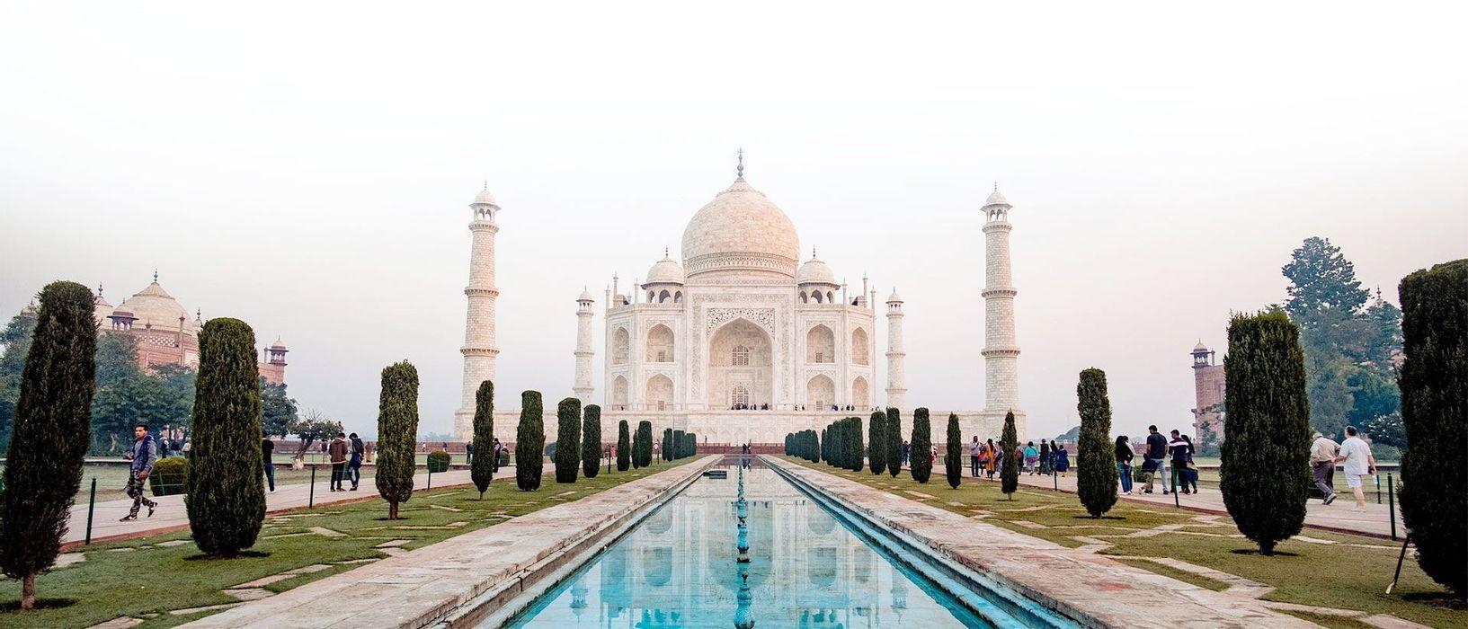 In Asia con un viaggio di gruppo alla scoperta dei luoghi iconici Panorama del Taj Mahal