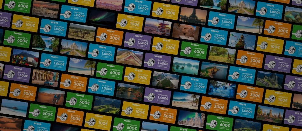 Un mosaico di colorate gift card WeRoad di vario taglio in euro, abbinato a fotografie di diverse mete di viaggio globali.