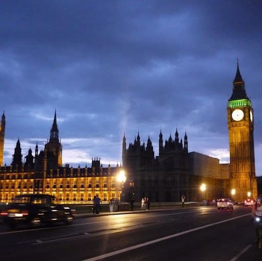 Westminster al tramonto Il palazzo di Westminster al tramonto