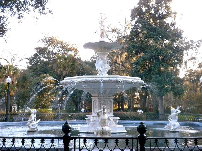 Forsyth Park fountain detail, Savannah (photo Jennifer Morrow, CC BY 2.0, Wikimedia Commons) Close-up of the Forsyth Park fountain in Savannah with water jets and sculptures.