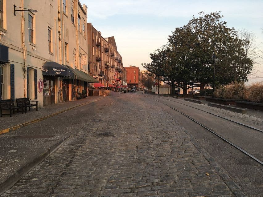 River Street at dusk, Savannah (photo Seasider53, CC BY-SA 4.0, Wikimedia Commons) Cobblestone River Street in Savannah at dusk with old warehouses.