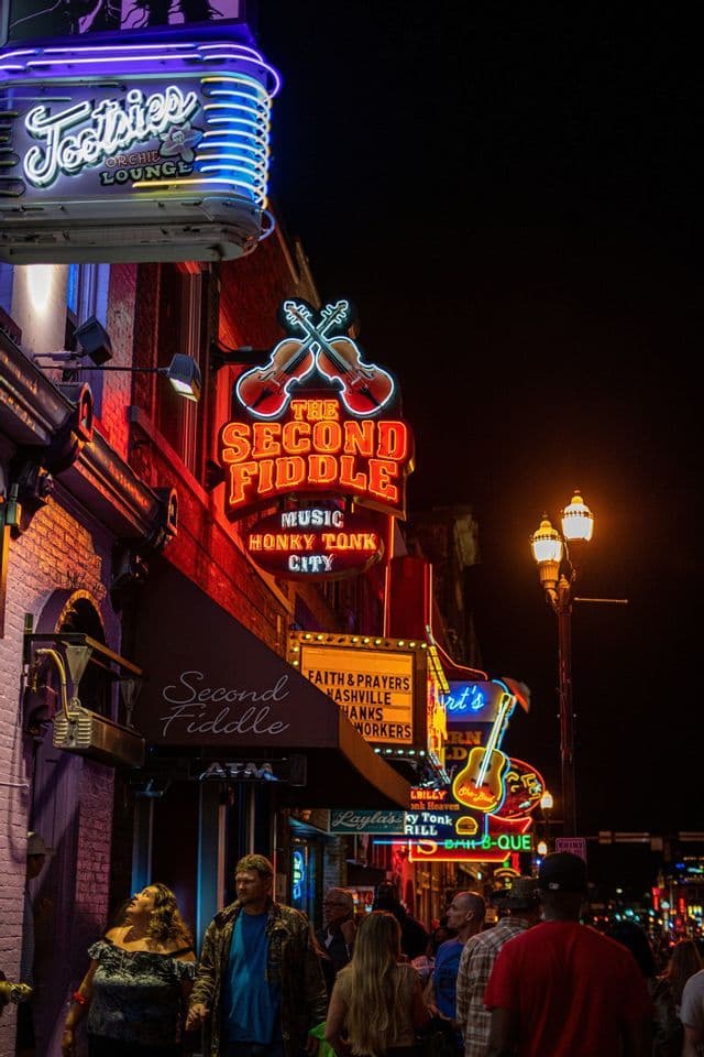 Honky-tonk neon sign on Broadway, Nashville Honky-tonk neon sign on Broadway, Nashville