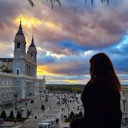 La cattedrale dell’Almudena La cattedrale dell’Almudena di Madrid al tramonto