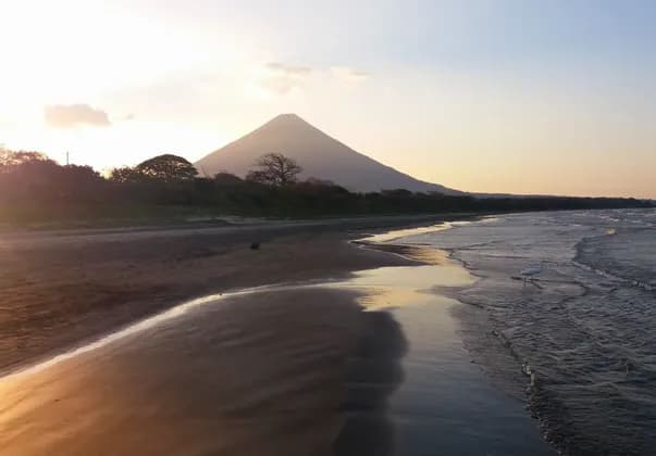 Nicaragua 360°: Vulkane, Kraterseen und Pazifischer Ozean