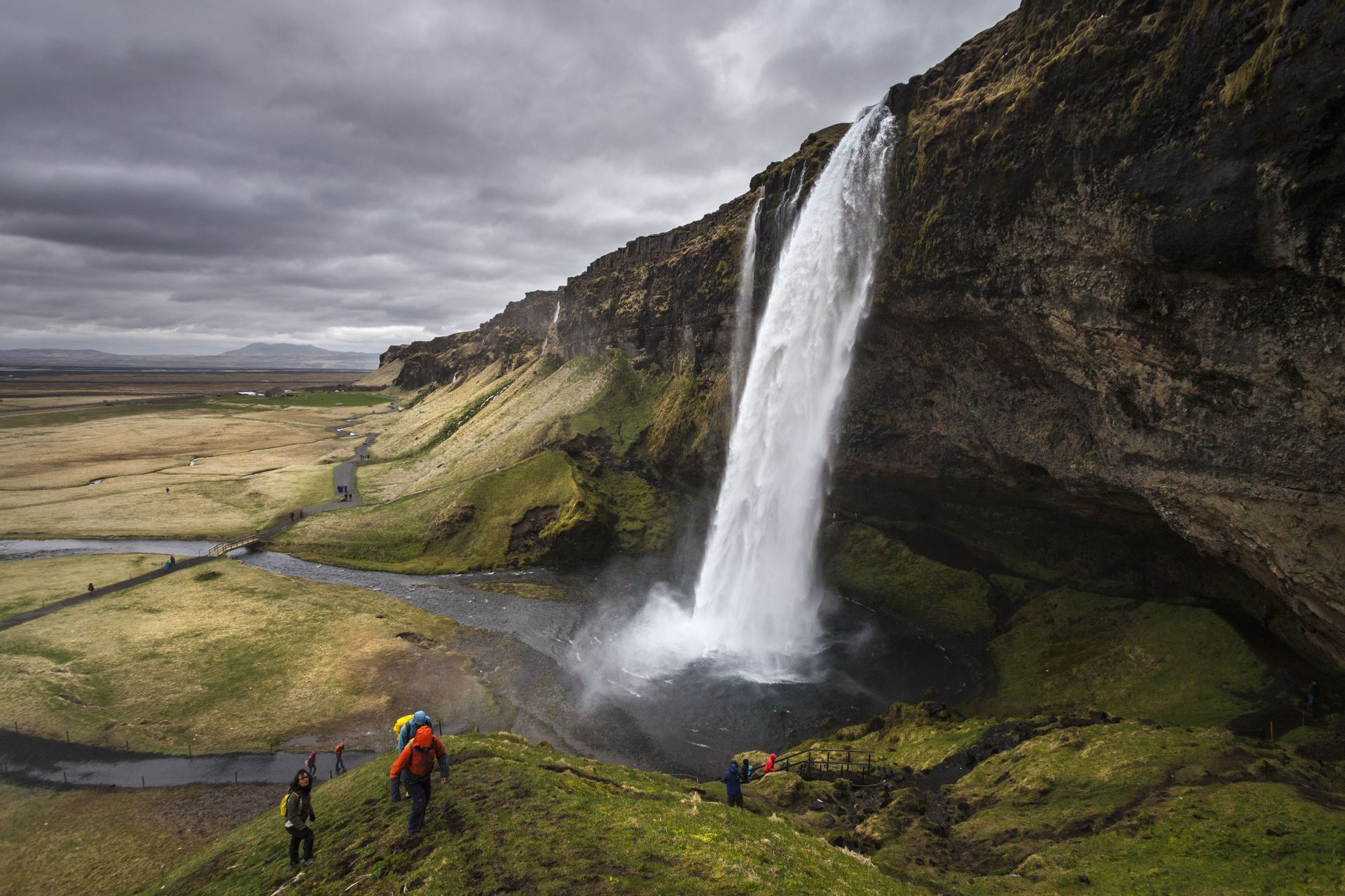 Cascadas en Islandia: descubre la naturaleza del país en carretera
