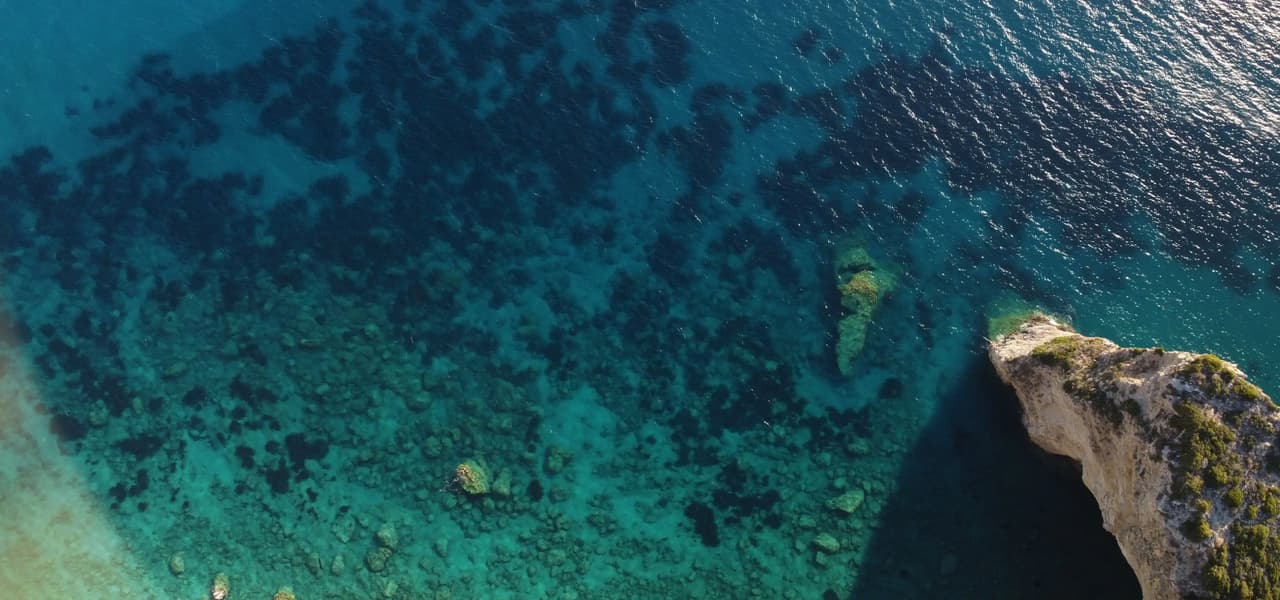 Foto panoramica WeRoad mare limpido di Corfù