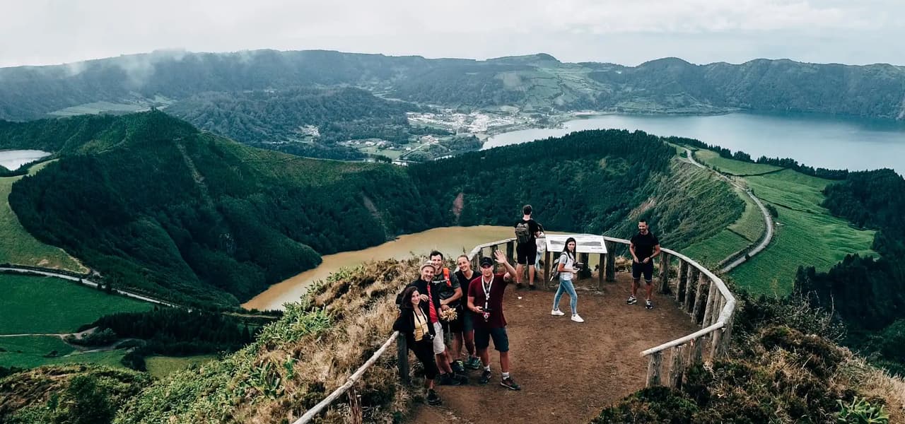 Foto panoramica di gruppo alle Azzorre - WeRoad