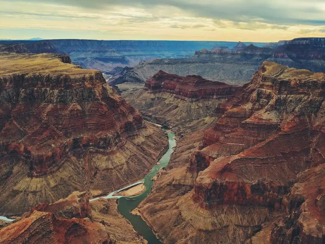 Grand Canyon mit dem Colorado River in der Tiefe, Arizona